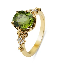 18ct Yellow Gold Vintage Style Peridot and Diamond Solitaire Ring
