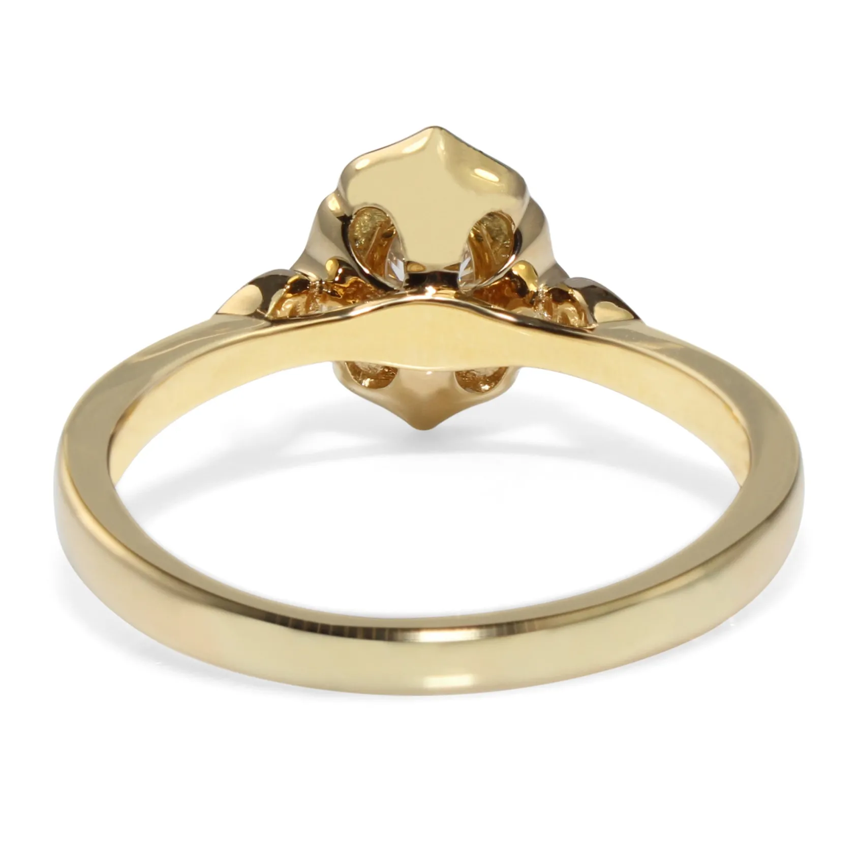 18ct Yellow Gold Vintage Style Oval Halo Ring