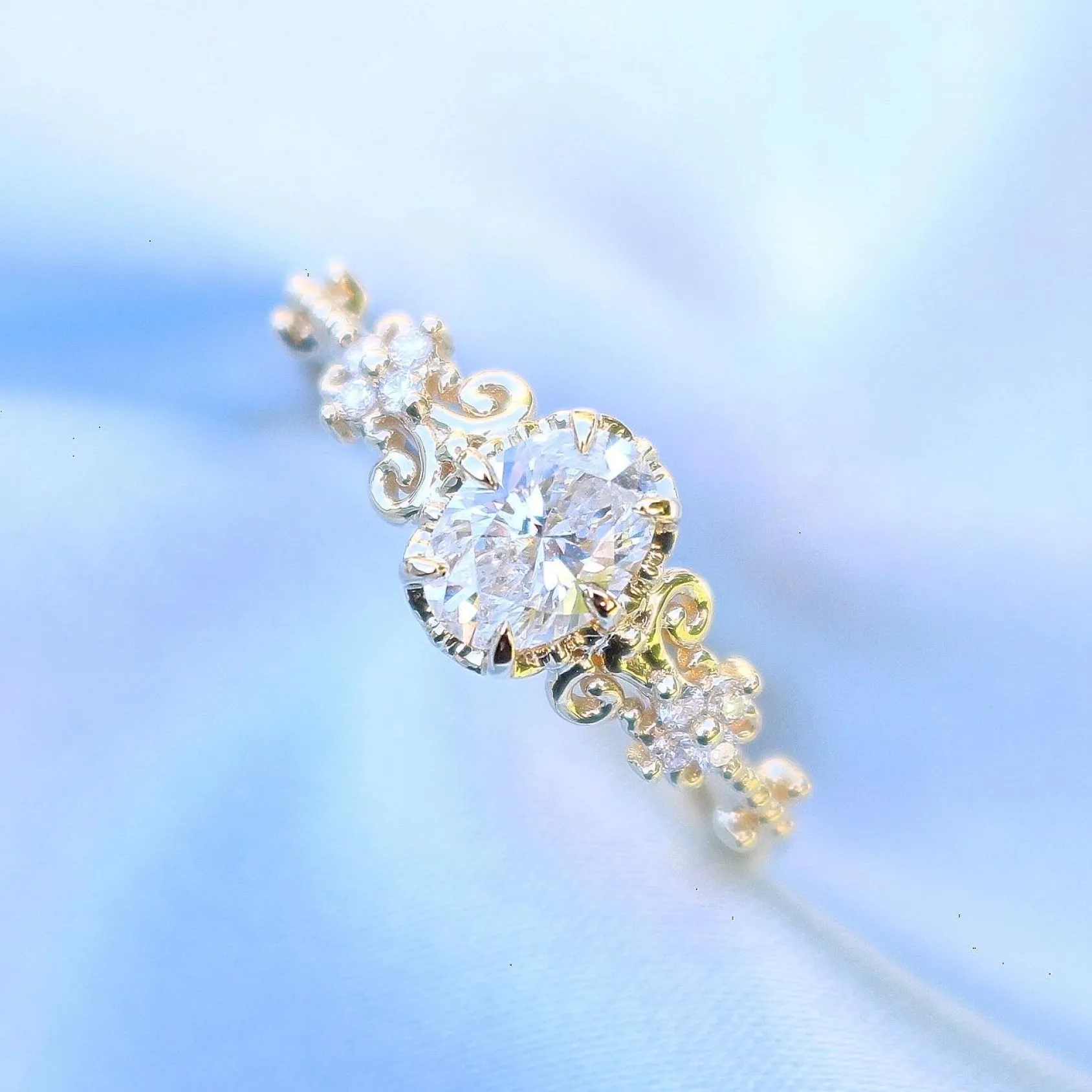 18ct Yellow Gold Vintage Style Oval Diamond Solitaire Ring