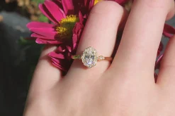 18ct Yellow Gold Vintage Style Oval Halo Ring