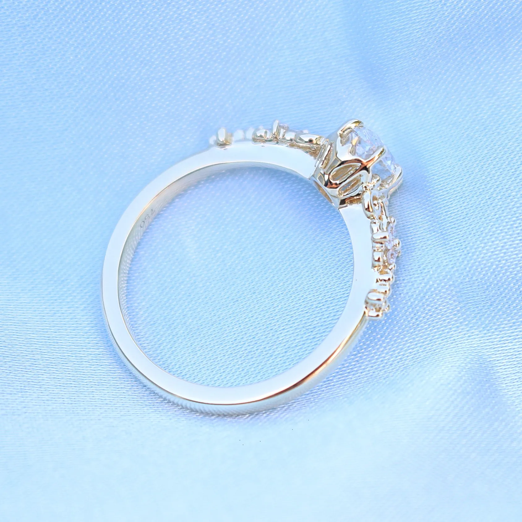 18ct Yellow Gold Vintage Style Oval Diamond Solitaire Ring